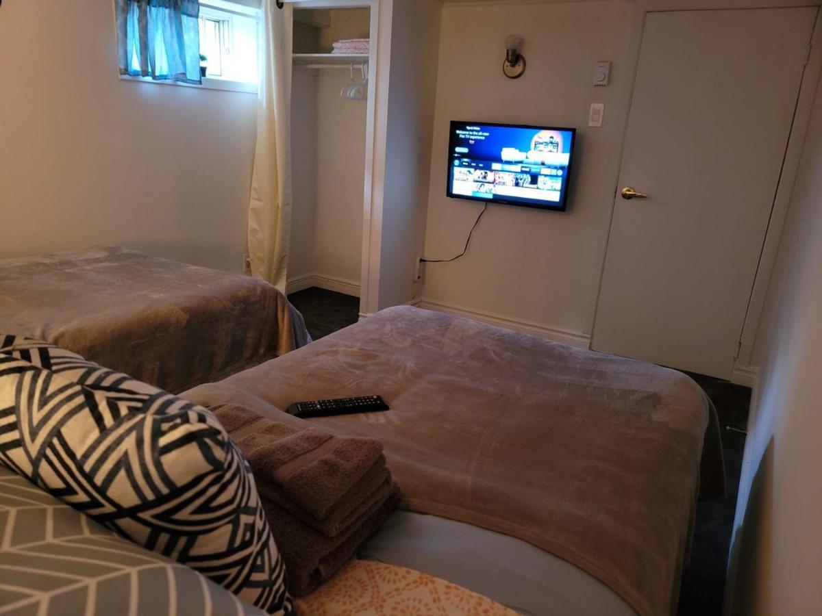 Lower Level Apt 6Ft High Close To Hwy Netflix Wifi Apartment Edmundston Luaran gambar