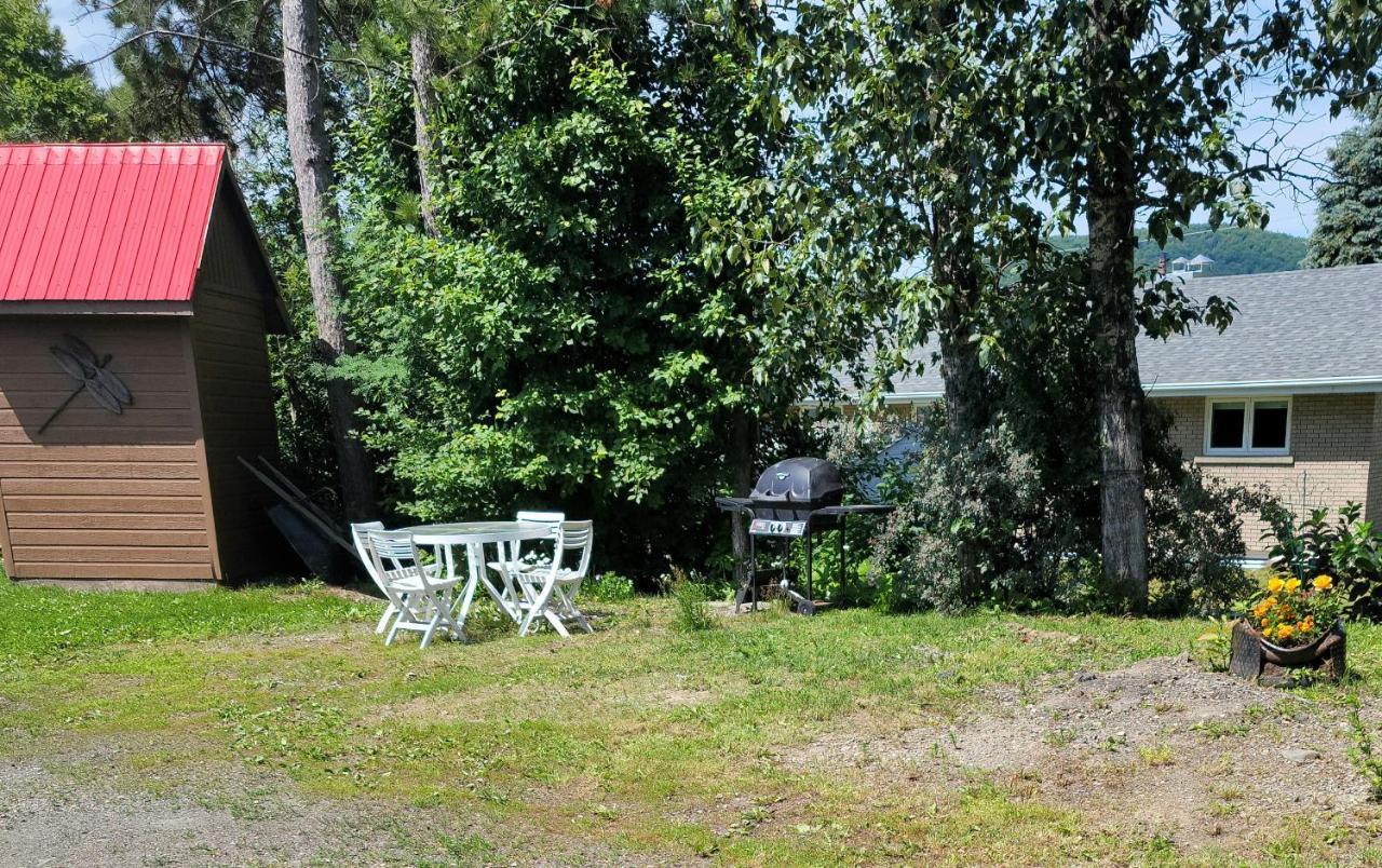 Lower Level Apt 6Ft High Close To Hwy Netflix Wifi Apartment Edmundston Luaran gambar