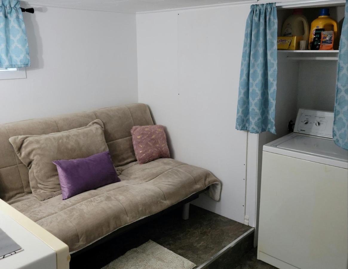 Lower Level Apt 6Ft High Close To Hwy Netflix Wifi Apartment Edmundston Luaran gambar