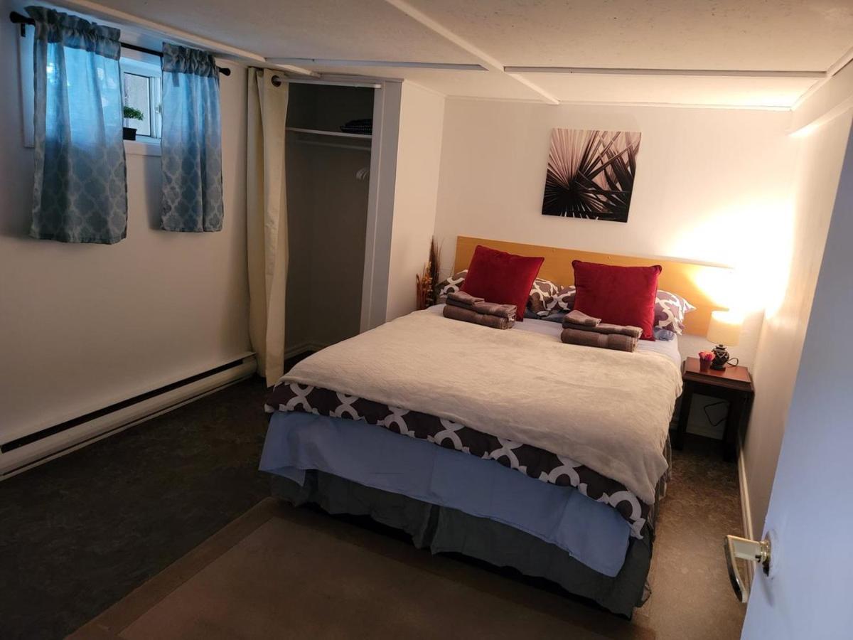 Lower Level Apt 6Ft High Close To Hwy Netflix Wifi Apartment Edmundston Luaran gambar