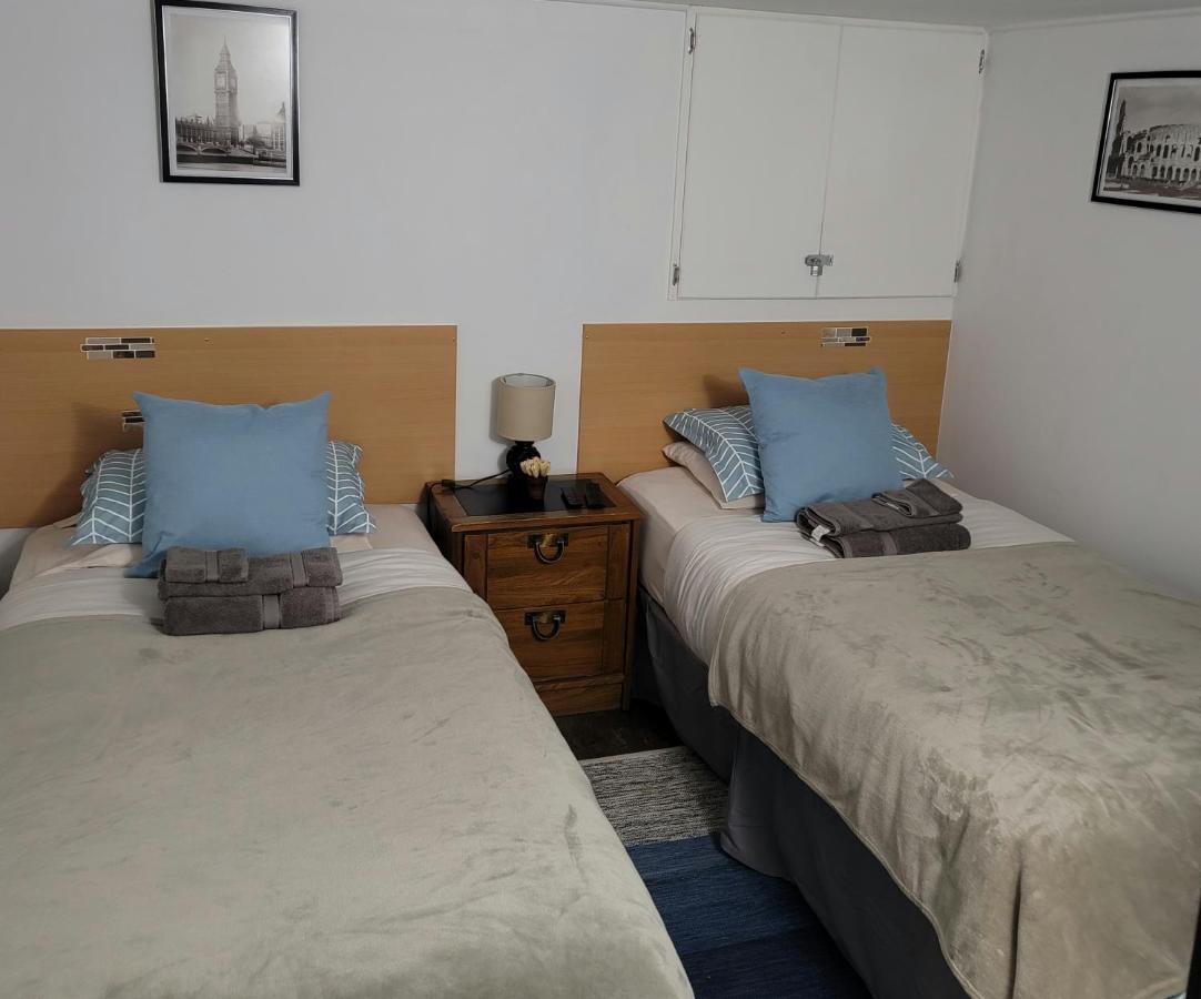 Lower Level Apt 6Ft High Close To Hwy Netflix Wifi Apartment Edmundston Luaran gambar