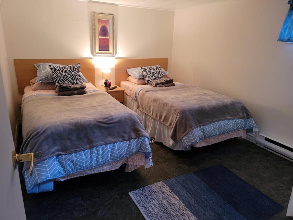 Lower Level Apt 6Ft High Close To Hwy Netflix Wifi Apartment Edmundston Luaran gambar